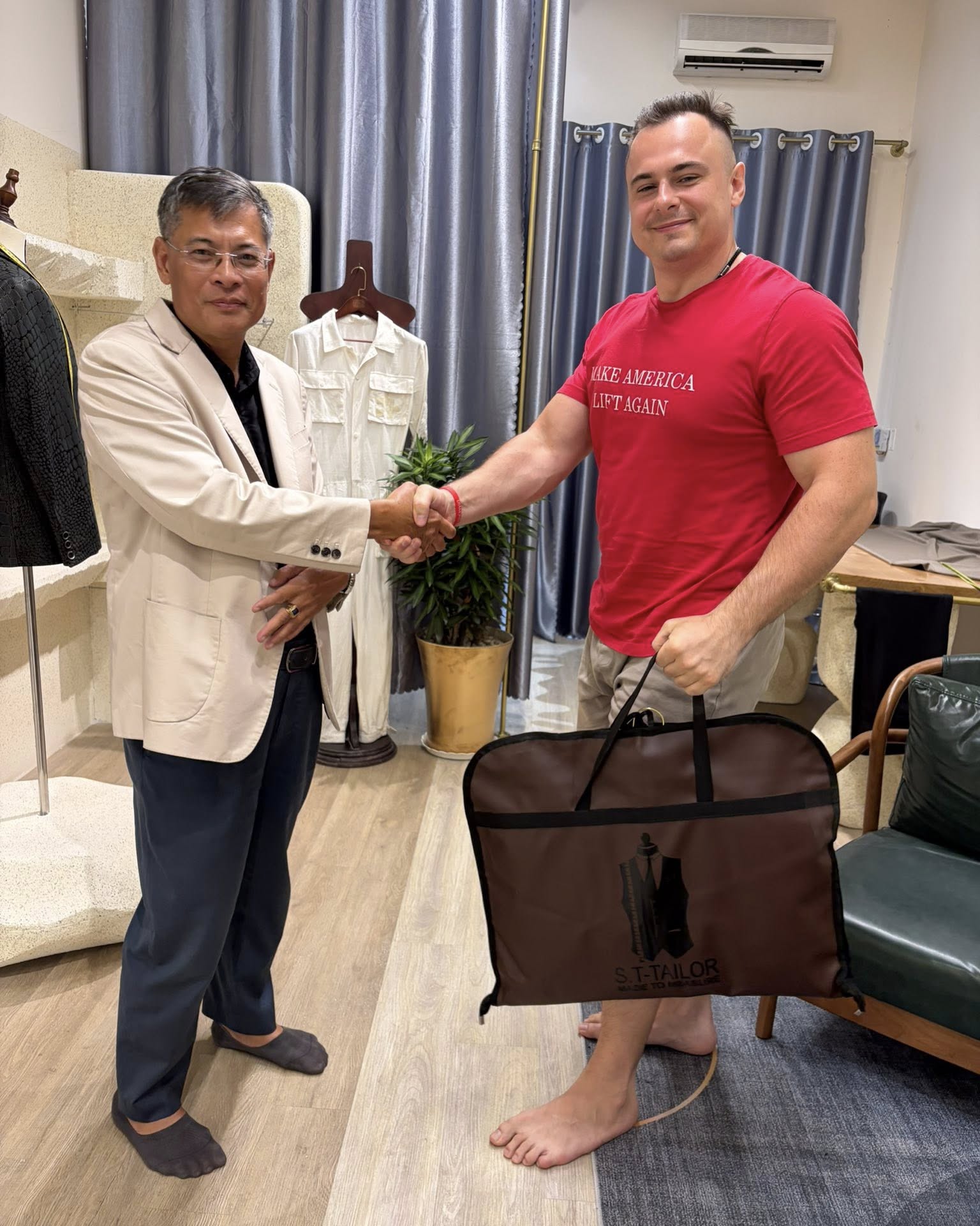 S.T Tailor appointment moment | Khoảnh khắc trong buổi hẹn S.T Tailor