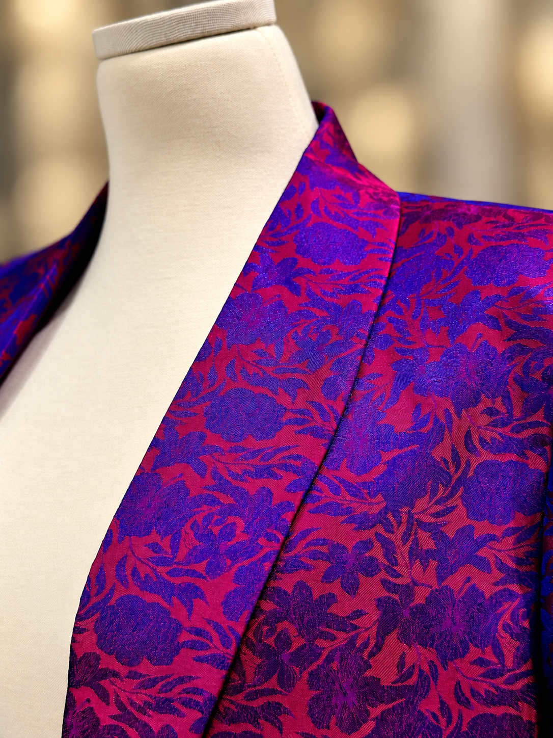 Floral dinner jacket lapel and cloth detail | Chi tiết ve áo và chất liệu của áo khoác dự tiệc floral