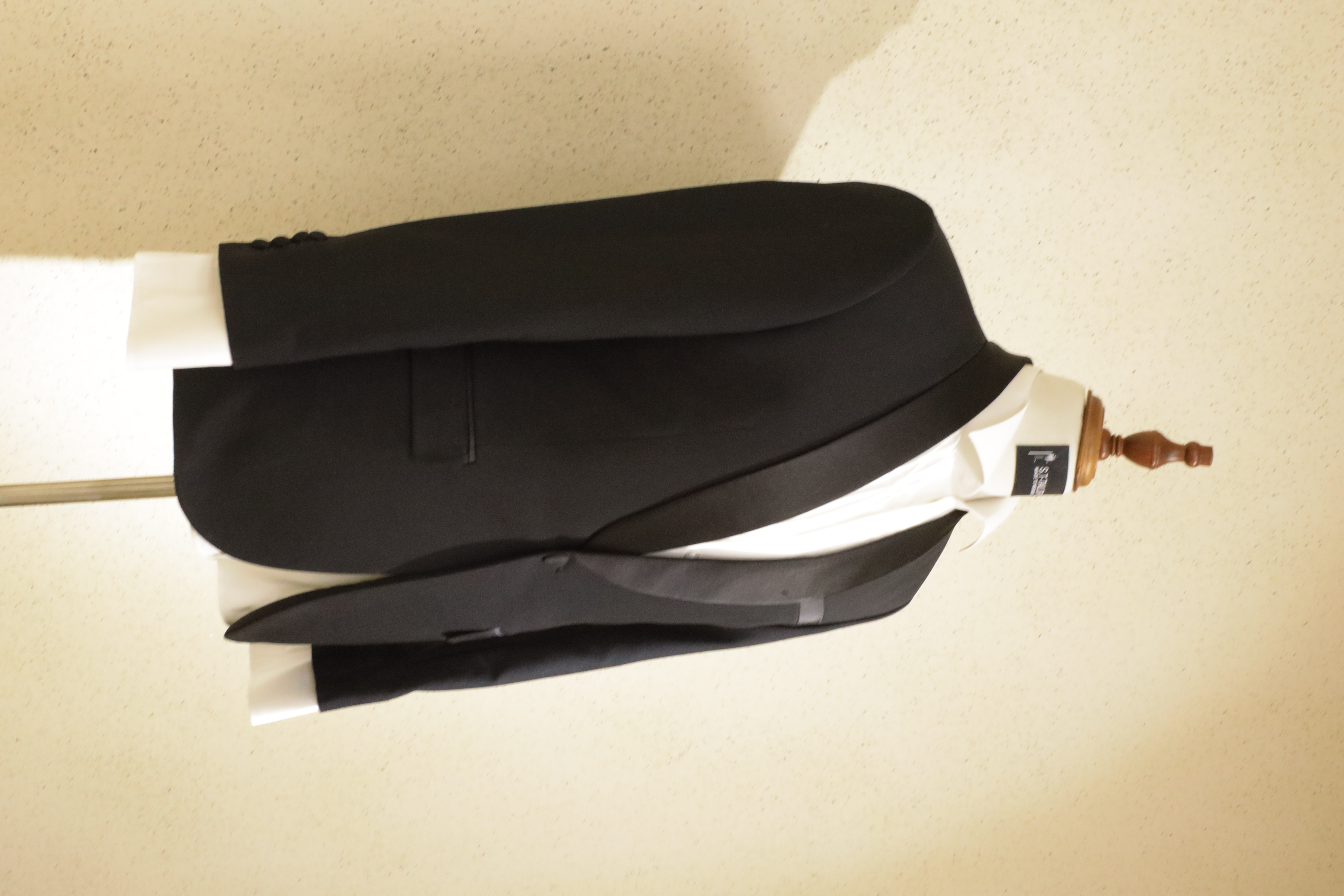 Black tuxedo, tailored line | Tuxedo đen, đường nét may đo