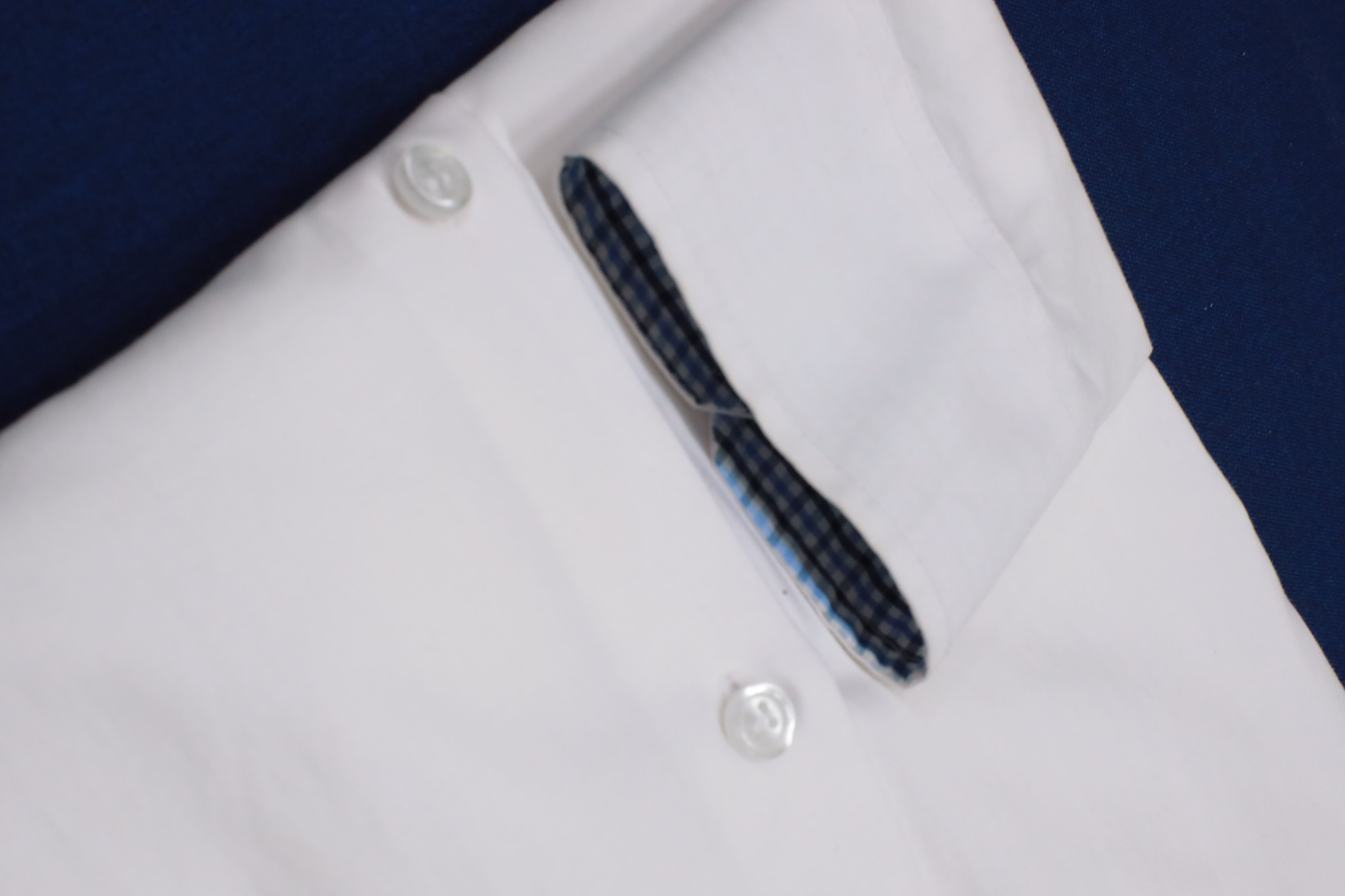 Tailored shirt cuff detail | Chi tiết cổ tay áo sơ mi may đo