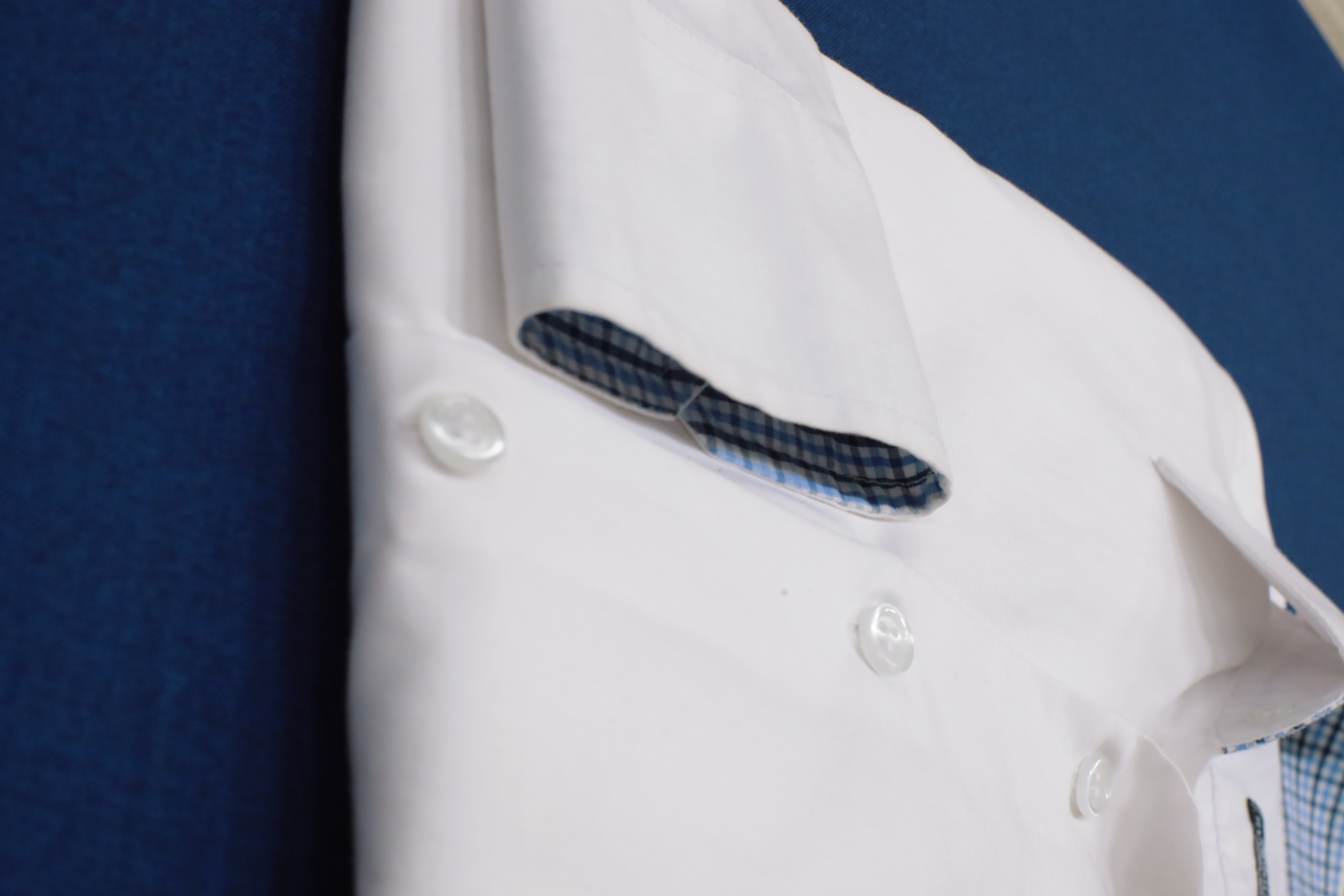 Tailored shirt front detail | Chi tiết thân trước áo sơ mi may đo