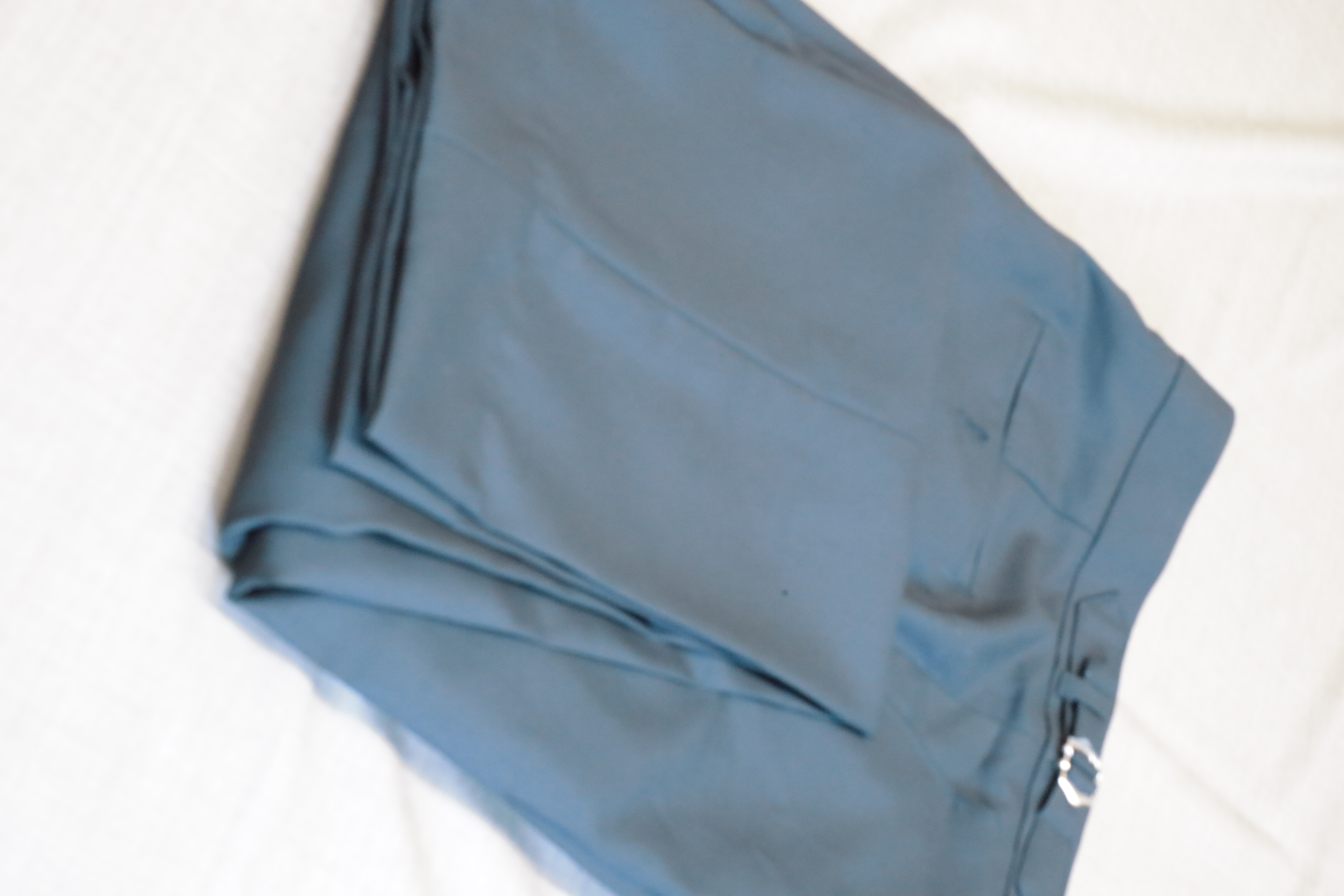 Tailored trousers, folded detail | Chi tiết quần may đo xếp gọn